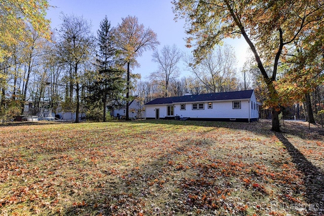 view of front facade featuring a front yard