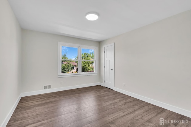 18 Heritage Dr, Edison, NJ 08820 - empty room with dark wood finished floors and baseboards