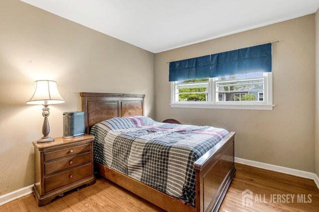 1010 Dorn Ave, Middlesex, NJ 08846 - bedroom with baseboards and light wood finished floors