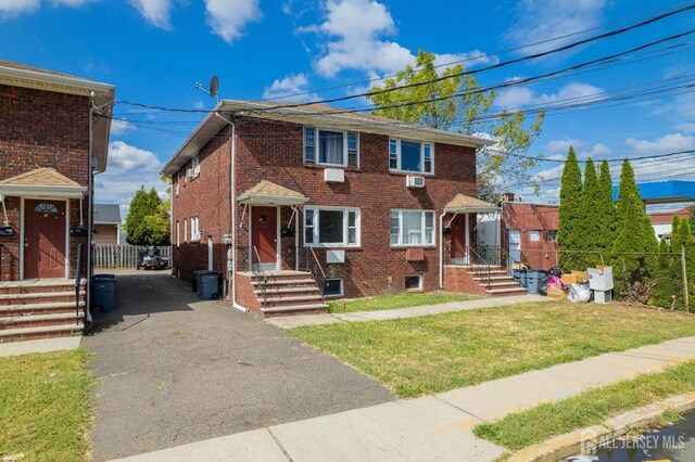 view of front of house with a front yard