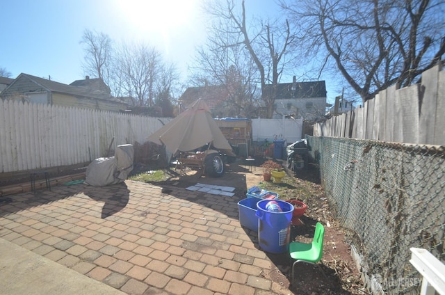132 Hale St, New Brunswick, NJ 08901 - fenced backyard with a patio