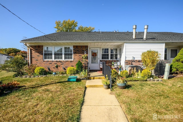 view of front of property with a front lawn