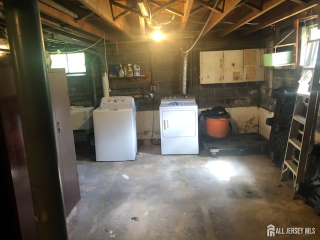 below grade area with a sink and separate washer and dryer