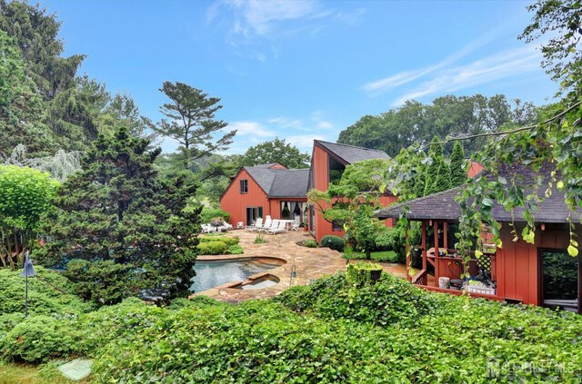 25 Deer Path, Holmdel, NJ 07733 - view of yard with a patio and a pool