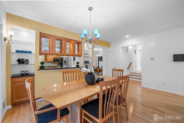 dining room featuring recessed lighting, visible vents, light wood-style flooring, a chandelier, and baseboards