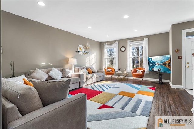 living room featuring recessed lighting, baseboards, and wood finished floors