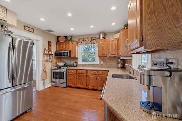kitchen featuring tasteful backsplash, a sink, appliances with stainless steel finishes, visible vents, and recessed lighting