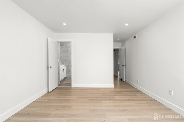 511 Bradley Ct, South Brunswick, NJ 08540 - unfurnished bedroom with ensuite bathroom, baseboards, visible vents, recessed lighting, and light wood-style floors