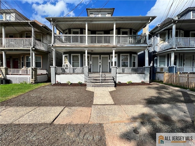 view of front of property featuring a porch