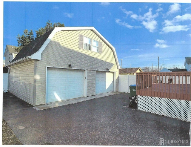 307 Poll Pl, Edison, NJ 08817 - garage with a garage