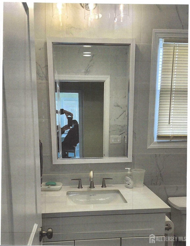 307 Poll Pl, Edison, NJ 08817 - bathroom with vanity and tile walls