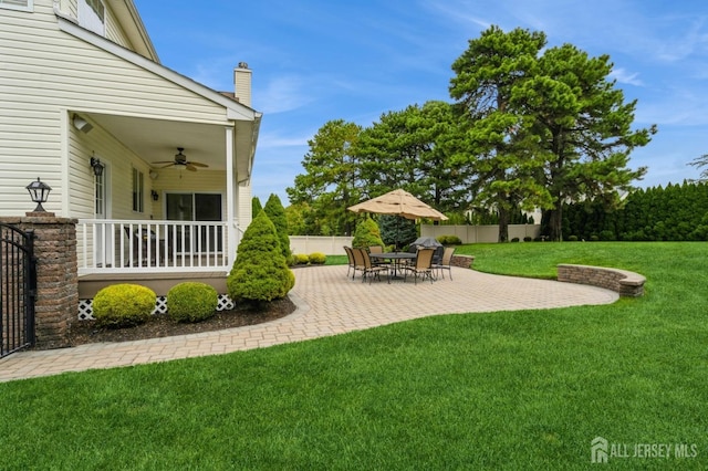 view of yard with ceiling fan and a patio