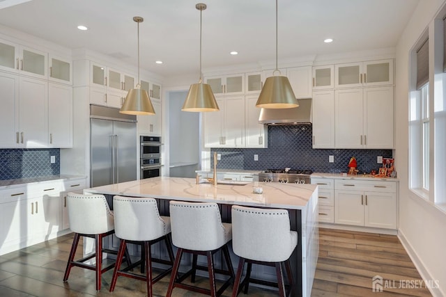 21 Cole Pl, Cranbury, NJ 08512 - kitchen with appliances with stainless steel finishes, range hood, a sink, backsplash, and a kitchen island with sink