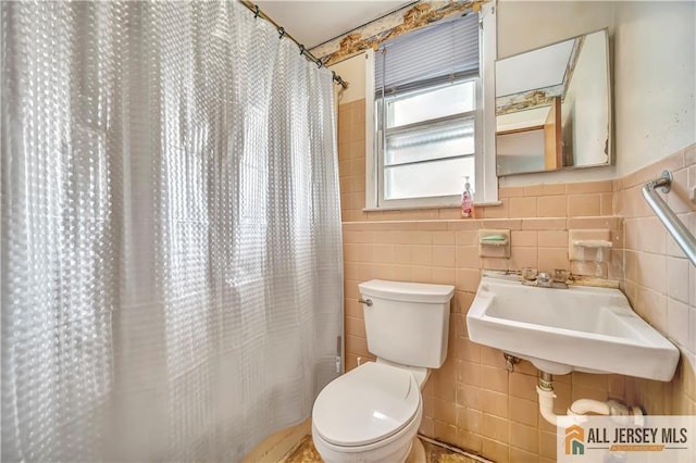 20 Kennedy St, Iselin, NJ 08830 - bathroom with tile walls, a wainscoted wall, and shower / bath combo