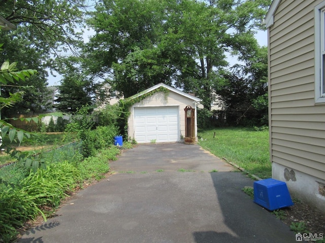 68 Macarthur Ave, Sayreville, NJ 08872 - detached garage featuring asphalt driveway