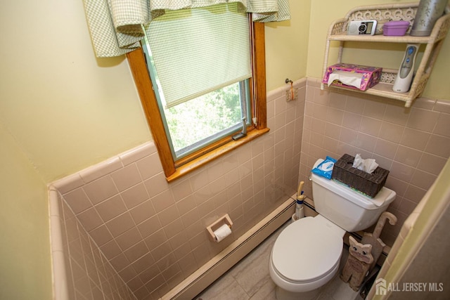 282 Bridgepoint Rd, Montgomery, NJ 08502 - bathroom featuring tile walls, a wainscoted wall, and a baseboard radiator