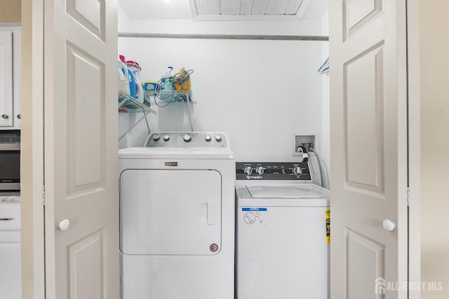 13 Quincy Rd, East Brunswick, NJ 08816 - washroom with washer and clothes dryer
