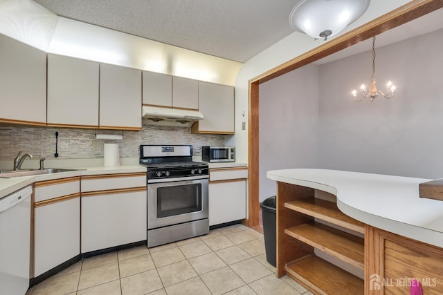 352 Lancaster Ct, Piscataway, NJ 08854 - kitchen with stainless steel appliances, under cabinet range hood, a sink, and backsplash