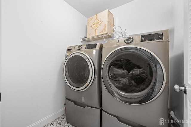 767 Coolidge Ave, Woodbridge Proper, NJ 07095 - washroom with independent washer and dryer and baseboards