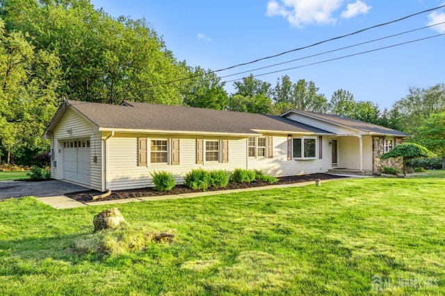 4 Hickory Trl, Flemington, NJ 08822 - ranch-style home featuring driveway, a front lawn, and a garage