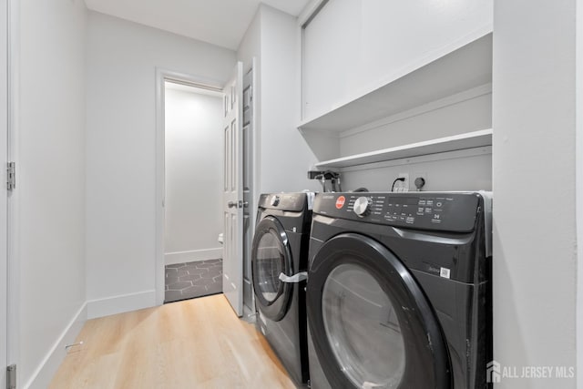4 Hickory Trl, Flemington, NJ 08822 - laundry area with washing machine and dryer and wood finished floors