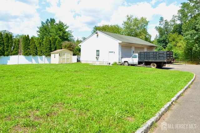 view of yard with a storage unit and a garage