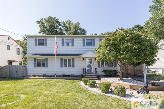 view of front of property with a front yard