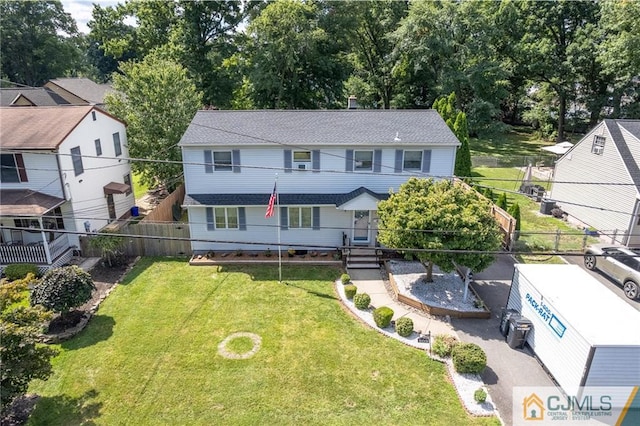 view of front of home featuring a front lawn