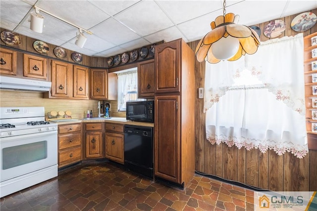 kitchen featuring tasteful backsplash and black appliances