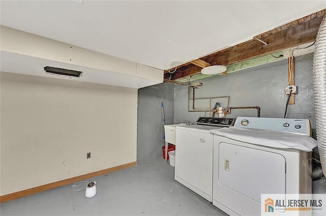 71 Russell St, Woodbridge Proper, NJ 07095 - washroom with independent washer and dryer and baseboards