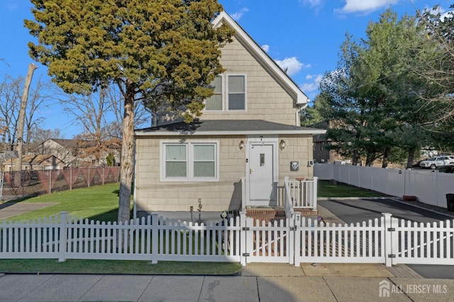 view of front of house with a front lawn