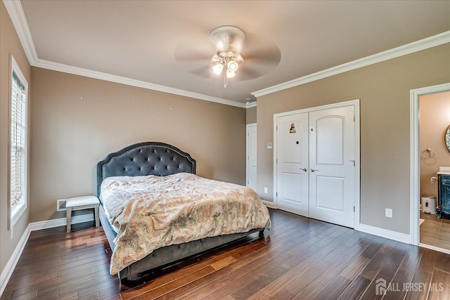 87 Ellmyer Rd, Edison, NJ 08820 - bedroom with dark wood-type flooring, crown molding, ceiling fan, and a closet