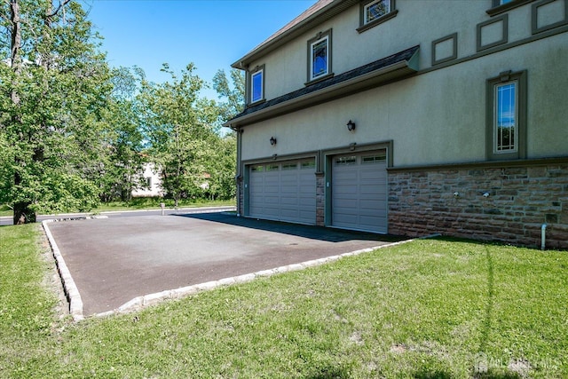 87 Ellmyer Rd, Edison, NJ 08820 - garage featuring driveway