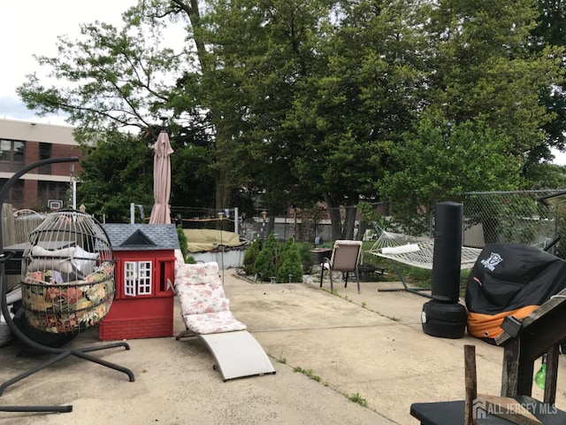 335 Alpine St, Perth Amboy, NJ 08861 - surrounding community featuring a patio area