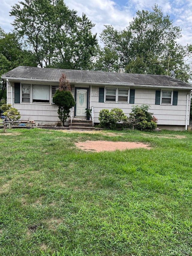 single story home with a front yard