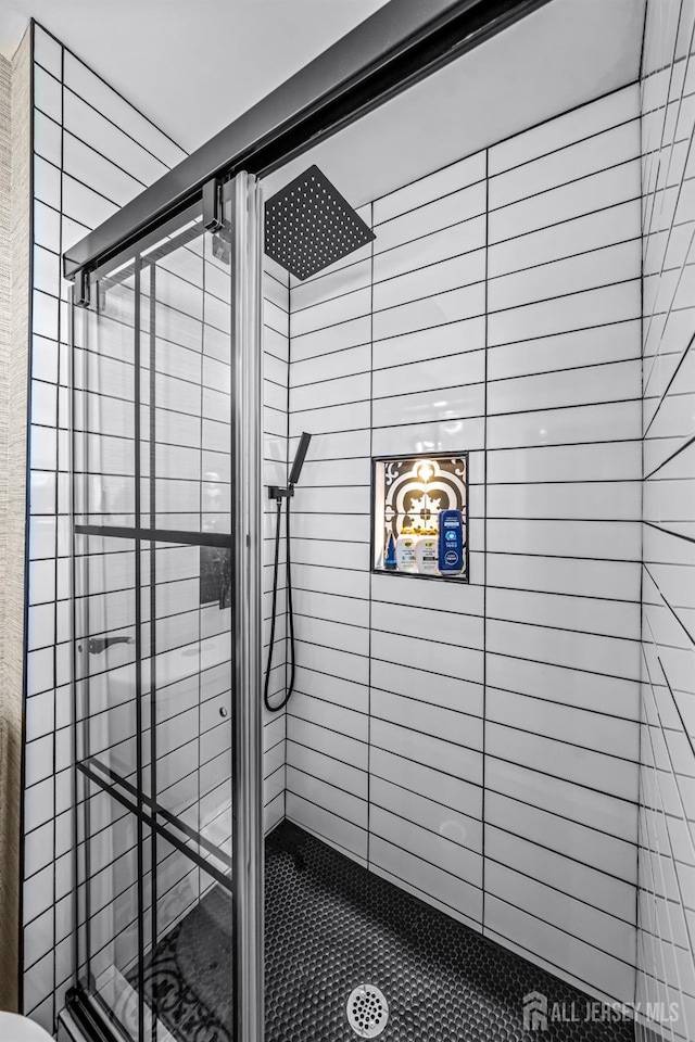 93 Ember Ln, Willingboro, NJ 08046 - bathroom featuring a stall shower
