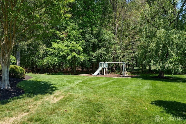 3 Wheatsheaf Ct, Plainsboro, NJ 08536 - view of grassy yard