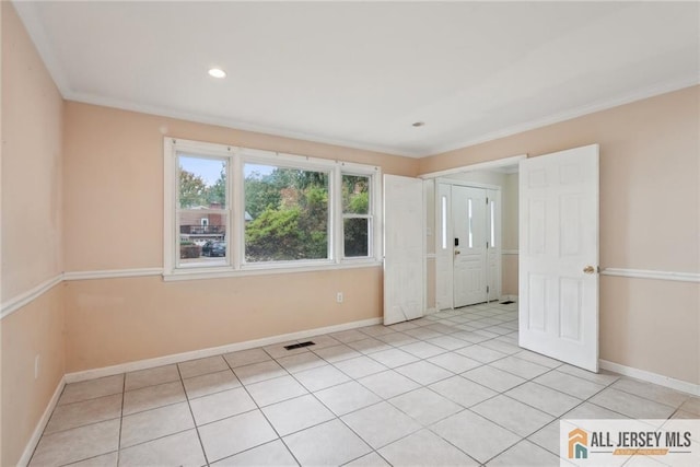 unfurnished room featuring light tile patterned floors, recessed lighting, visible vents, baseboards, and ornamental molding