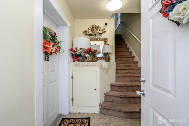 109 Washington St, Perth Amboy, NJ 08861 - foyer entrance with stairway