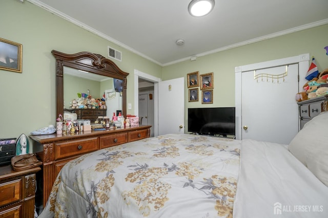 109 Washington St, Perth Amboy, NJ 08861 - bedroom with ornamental molding