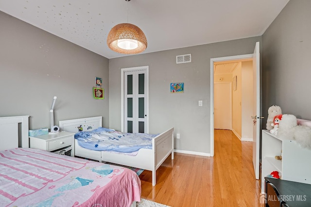 142 Maplewood Ct, Edison, NJ 08820 - bedroom featuring light wood finished floors and baseboards