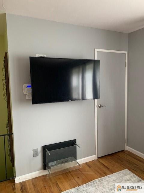 47 Judson St Unit 14B, Edison, NJ 08837 - detailed view of wood finished floors and baseboards