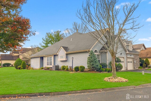 view of front of house featuring a garage and a front yard