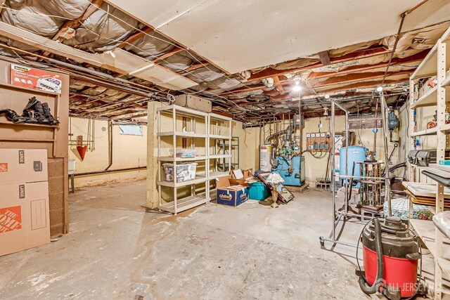 80 Gates Rd, Franklin Twsp, NJ 08873 - unfinished below grade area featuring a heating unit and gas water heater