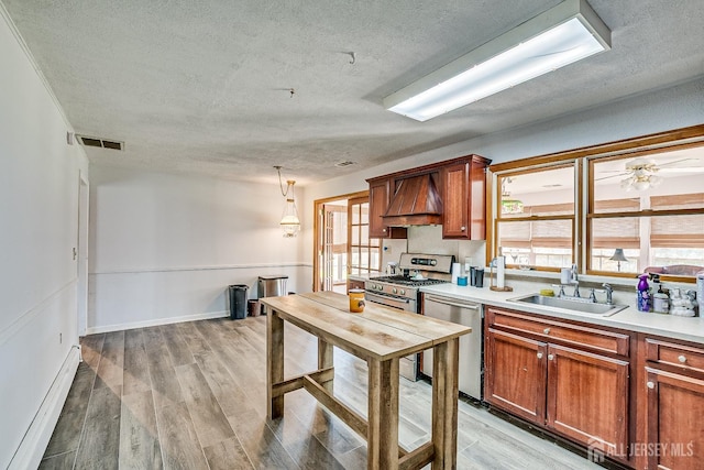 80 Gates Rd, Franklin Twsp, NJ 08873 - kitchen with a textured ceiling, a sink, visible vents, stainless steel appliances, and a baseboard heating unit