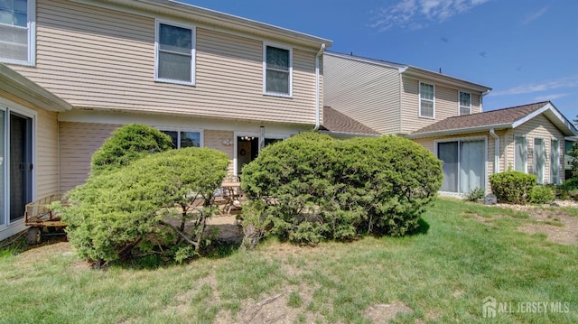 437 Belford Rd Unit B, Monroe, NJ 08831 - rear view of house with a yard