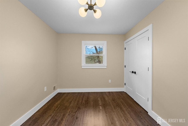 344 W Point Ave W, Franklin Twsp, NJ 08873 - spare room featuring baseboards, an inviting chandelier, visible vents, and dark wood-type flooring