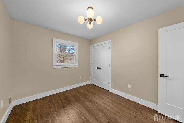 344 W Point Ave W, Franklin Twsp, NJ 08873 - unfurnished room featuring baseboards, wood finished floors, and a chandelier