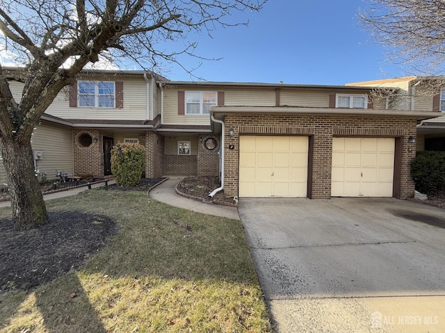 view of front of property with a front yard