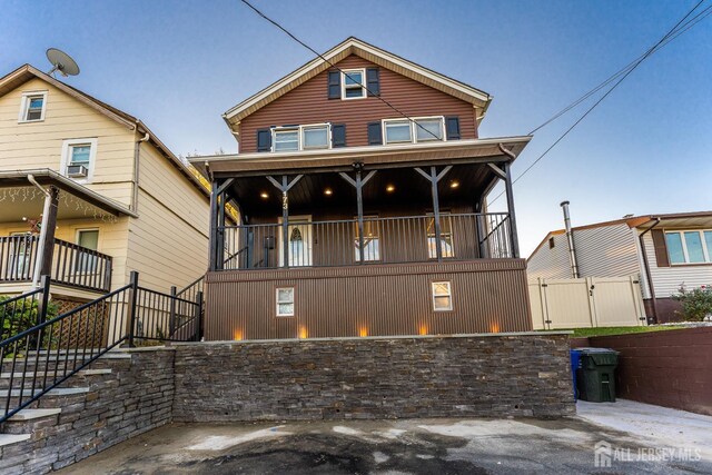 front facade featuring a balcony